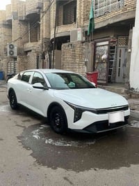 k4للبيع موديل 2025ماشيه 6الف فول ماعده الفتحه وراد امريكي حادث جانلغ و...