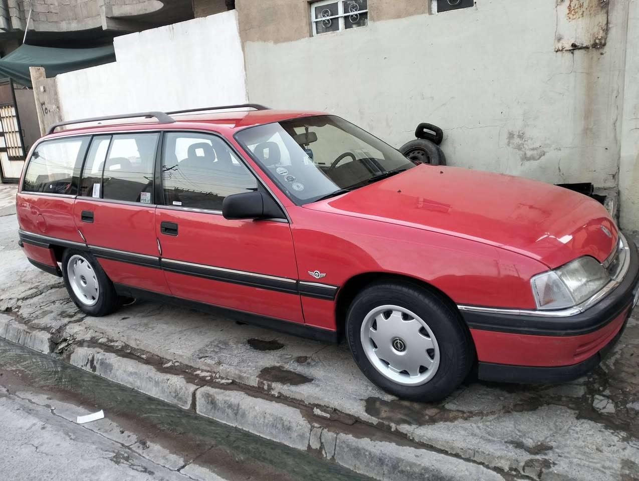 اوبل اوميكاه استيشن حجم 20 موديل 1991 محرك كير اكسن جديد شرط سياره بدون ضرار و بدون صبغ فقط زلوف مصلح يم داير بس
رقم مسطره سنويا لي 30 شرط تحويل 
طخم تايرات جديده كهربائيات كلها شغال سياره جاهزه مكان موصل الايسر 
استفسار أكثر الاتصال *********** كورك 📞
‏‪***********‬‏زين📞
