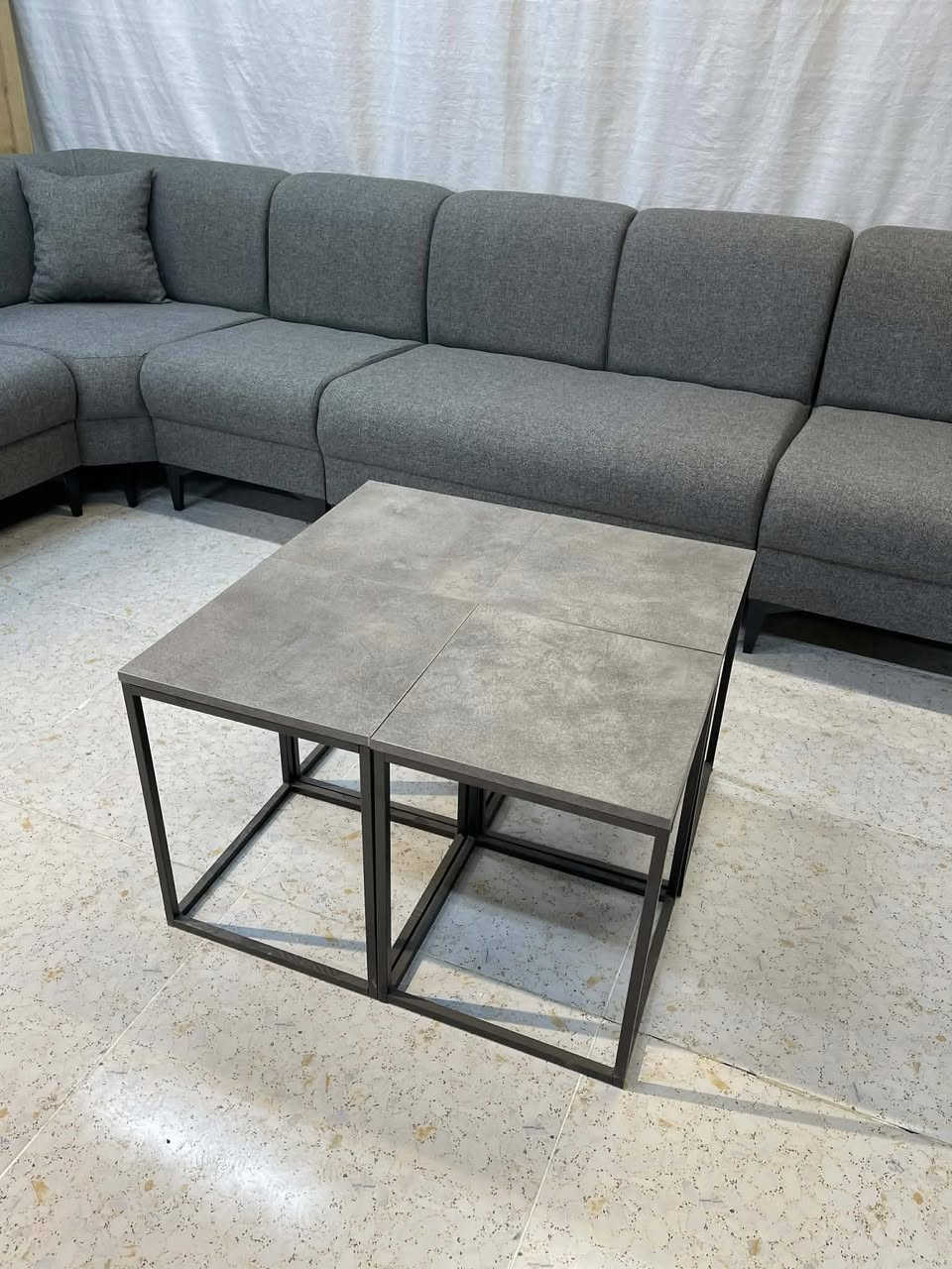 چوار تەپڵەکی یەک قیاس
دەتوانرێت وەک مێزی ناوەڕاست بەکاربێت هەر چوار لەتەنیشت یەک
دەتوانرێت بە جیا دابنرێت بۆ نێوان قەنەفەی میوان
بە هەر شێوازێک کە بتەوێ ئەتوانی لەگەڵ ماڵەکەت ڕێکیبخەیت
 دەستی دوو نییە نوێیە ناو کارتۆنە 
ناونیشان :___ حاجیاوا  گەیاندنم هەیە


**إذا كنت صاحب هذا الإعلان وتريد حذفه لأي سبب، رجاءا أرسل رسالة إلى الدعم الفني**