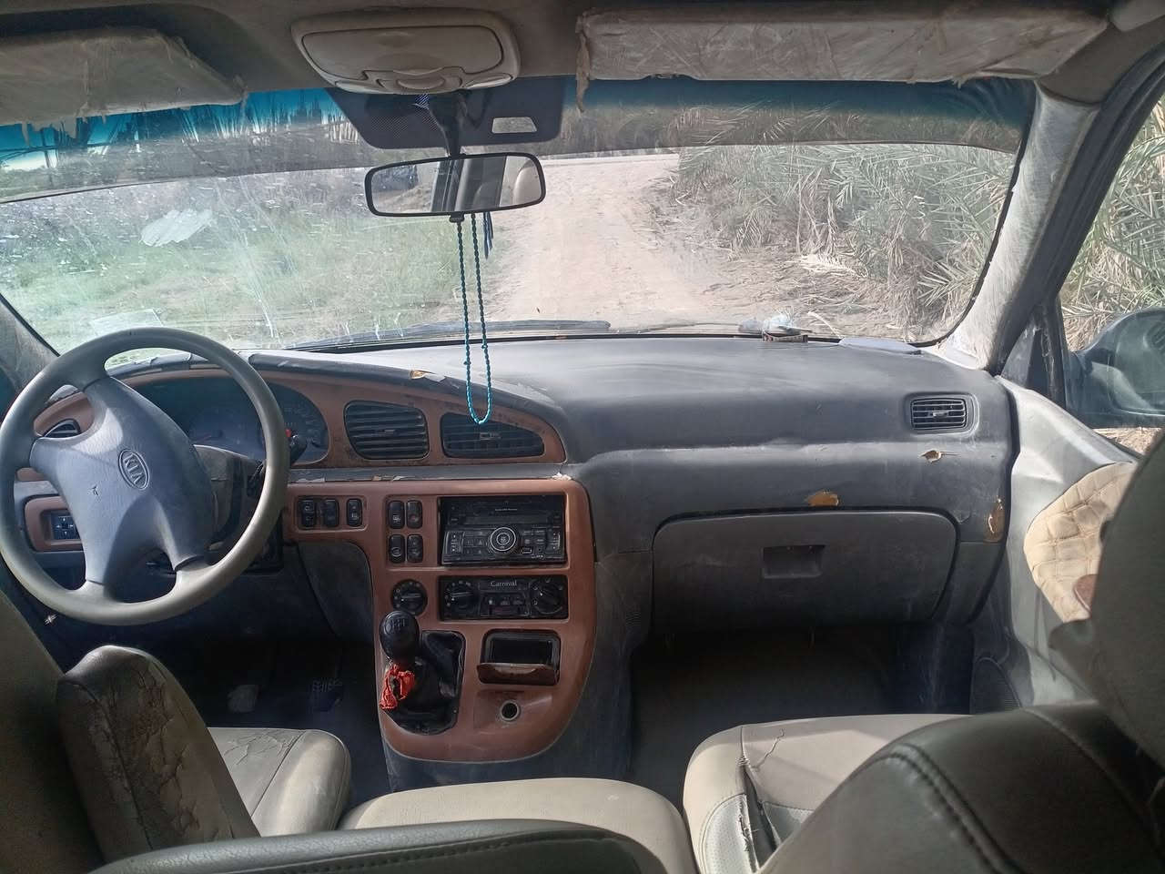 سلام عليكم سياره كرنفال للبيع موديل 2000 محدثه 2005 سياره كاز مكان سماوه كير ومحرك علشرط كهرباء يأت نضيفه السعر 60 وبيها مجال الا استفسار عله الرقم *********** محمد
