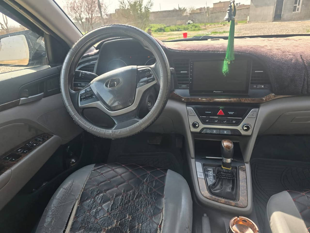 السلام عليكم
سياره النترا موديل 2017
لون سلفر ضرر خفيف اكو سونار 
تدفئه 
تبريد 
گير 
محرك كلهن شرط
سياره مال جناي 
رقم بغداد السعر120وبي. مجال 
اتصل وتدلل***********     الموقع قريه شريعه
