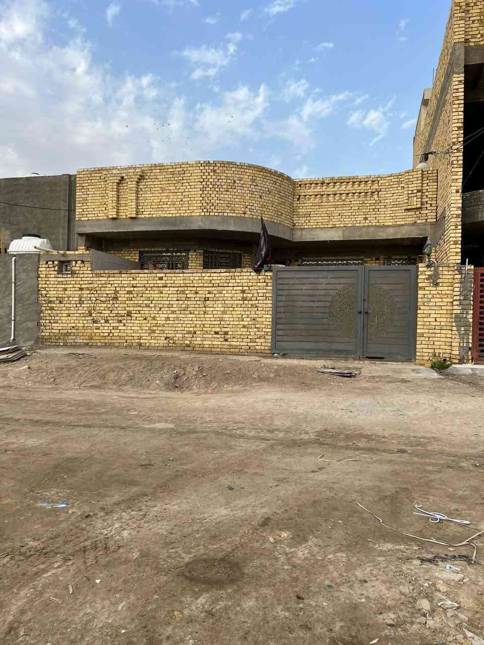 سلام عليكم بيت للبيع مساحه 200
بحي الخضراء بيه ستقبال وغرفتين وصحيات ثنين ومطبخ ومناور ثنين وطرمه جبيره ***********//***********
