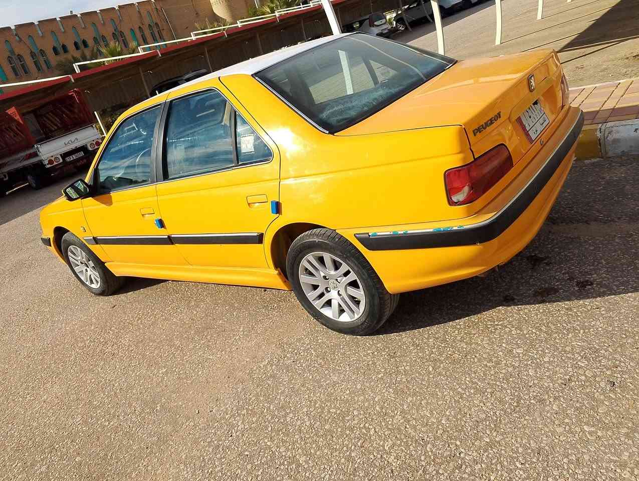 السلام عليكم ورحمه الله.  سياره بيجو باص موديل 2021 رقم قادسيه تحويل مباشره.  السياره كفاله  ما عده جاملغ امامي جهه العبري. مبديل  كير محرك كفاله تبريد حداديه  جاهزه من كلشي.  مكان السياره كربلاء طوريج. لاتصال علي رقم الهاتف. ***********. السعر 65اوبي مجال
