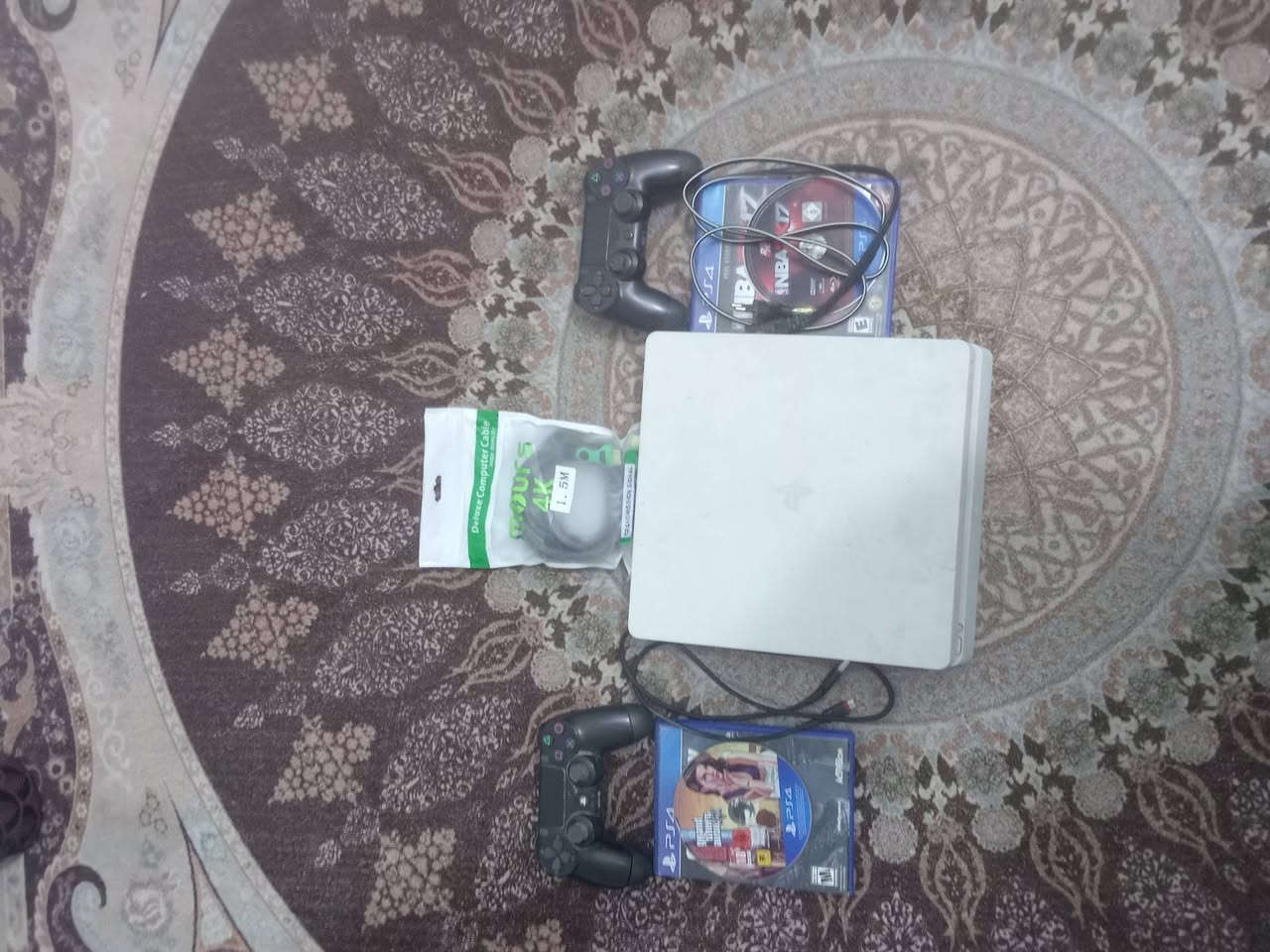 السلام عليكم بلاي 4 للبيع بلاي نظيف يدات اثنين اقراص اثنين قص جي تي اي كره سله البلاي الى مد الميشي مرجوع كيبل مال شحن مال يدات بي واحد رقم التليفون متواجد واتساب ***********
