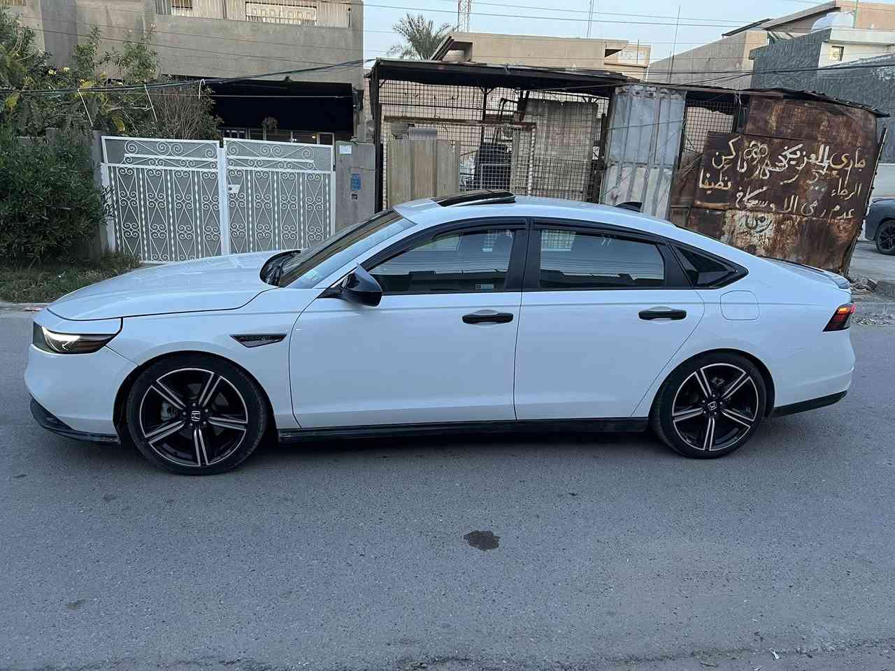 مرحبا للبيع فقط بدون مراوس هوندا اكورد 2023 هايبرد موصفات سبورت ماشيه 55 كيلو بيه صبغ جاملغ وبنيد وعندي شخط بلباب مصلح بارد ومكحل مكاني بلغزاليه سعره 160 وبيه مجال بسيط حك الجيه للاستفسار ***********
