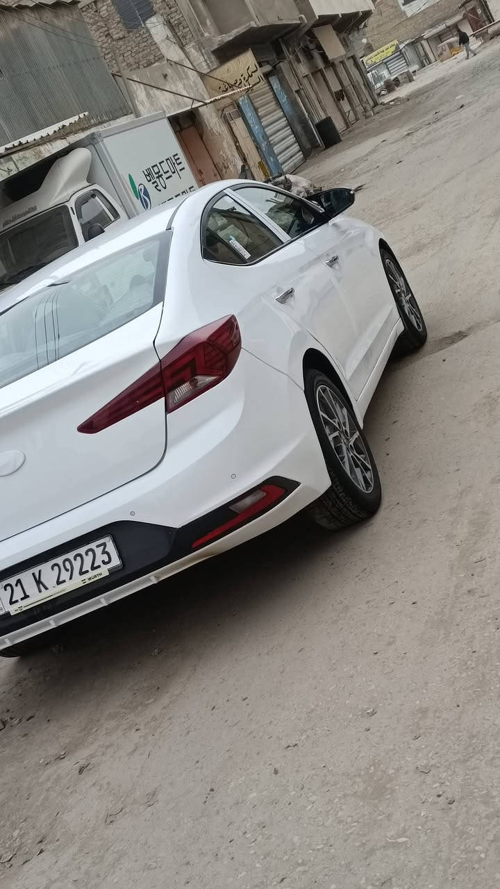 السلام عليكم النترا 19 خليجي للبيع رقم سليمانيه سنويه لل 29 فول مواصفات السياره كامره شاشه حساسات ويلكب المرغوب تبريد تدفئه مكينه كير شرط  فتحه بصمه مري شفط بصمه ابواب وترحيب تحكم ستيرن لايت زنون يعمي جنطه ذكيه ماشيه 160 السياره بيها صبغ 3 قطع 
مكاني بابل رقمي *********** السعر (137)وبيها مجال
