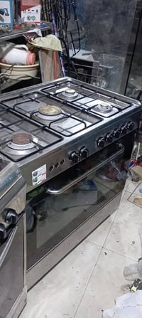 فرن إيطالي • ٥شعلة • نظيف