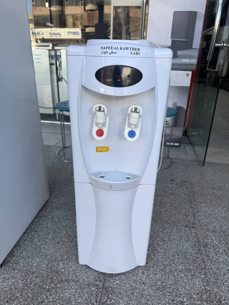 ثلاجه ١٠ قدم مع براد مستخدم نظيف جدا للبيع / *********** عنوان بغداد / كراده خارج
