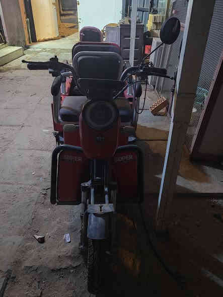 سلام عليكم ستوته شحن صغيرة لبيع عطل بطاريات مكاني ابي الخصيب كوت ثويني مقابل صناعية حمدان ***********سعر500بيها مجال قليل
