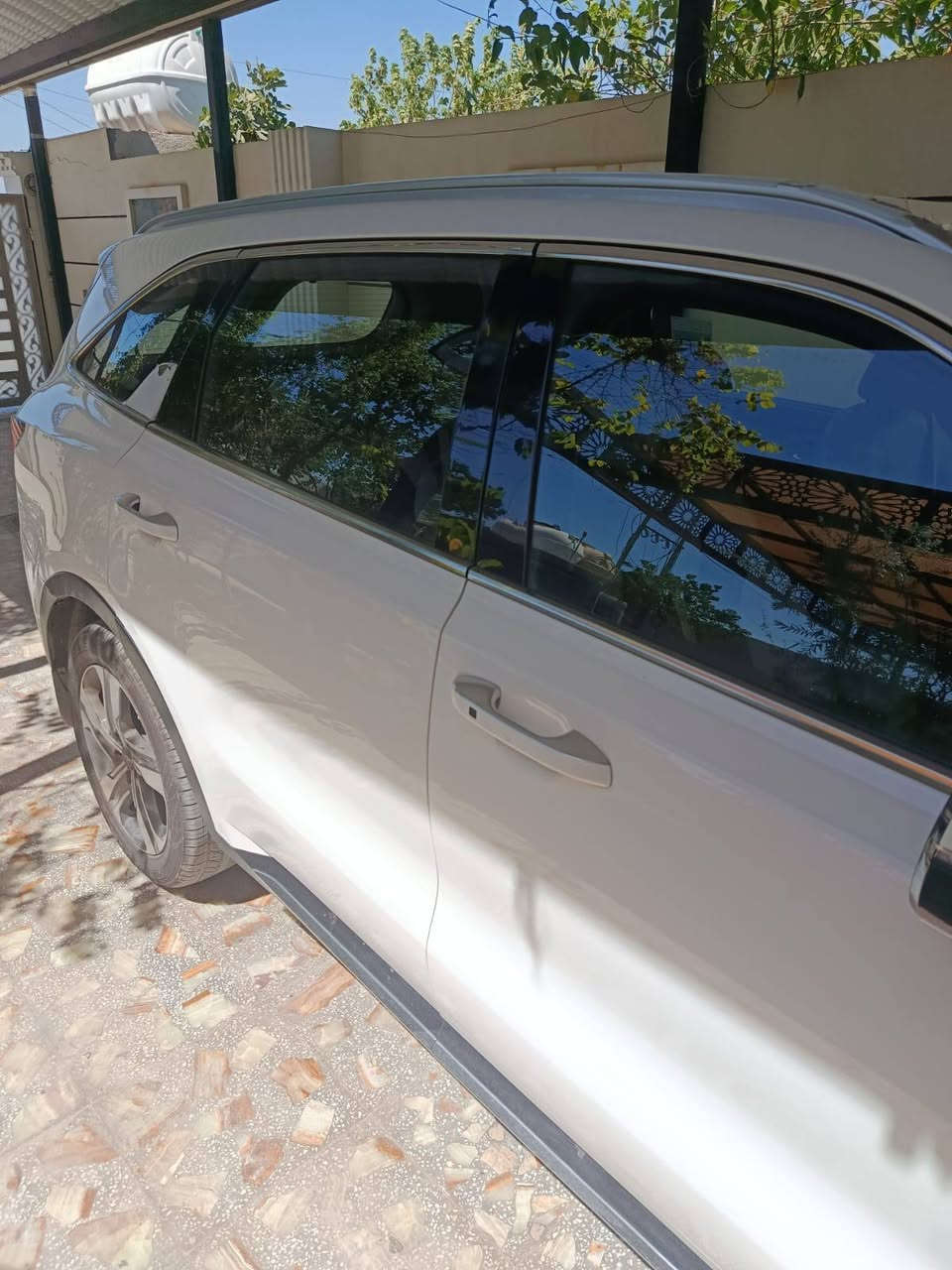 ​🚗 كيا سورنتو 2022 خليجي (6 سلندر) للبيع 🚗
المواصفات الأساسية:
​الموديل: 2022.
​الرقم: أربيل الجديد.
​المحرك: 6 سلندر V6 (المرغوب بالقوة والعزم).
​الحجم: 7 راكب (عائلية واسعة).
​السقف: قمارة حديد.
​شاشة جبيرة أصلية.
​بصمة تشغيل وبصمة أبواب.
​جنطة كهرباء.
​دوشمة جديدة ومرتبة بالكامل.
​وباقي المواصفات المعروفة لهذه الفئة.
​السيارة مكفولة كفالة عامة (عدا وجود تعديل بارد حيز "شبر" في الجاملغ الخلفي الأيمن فقط، الباقي كله بشرط النظافة).
# مكان السيارة بغداد
​📞 للتواصل والاستفسار عن السعر:
​مراسلة خاص
​أو الاتصال على الرقم: ***********

