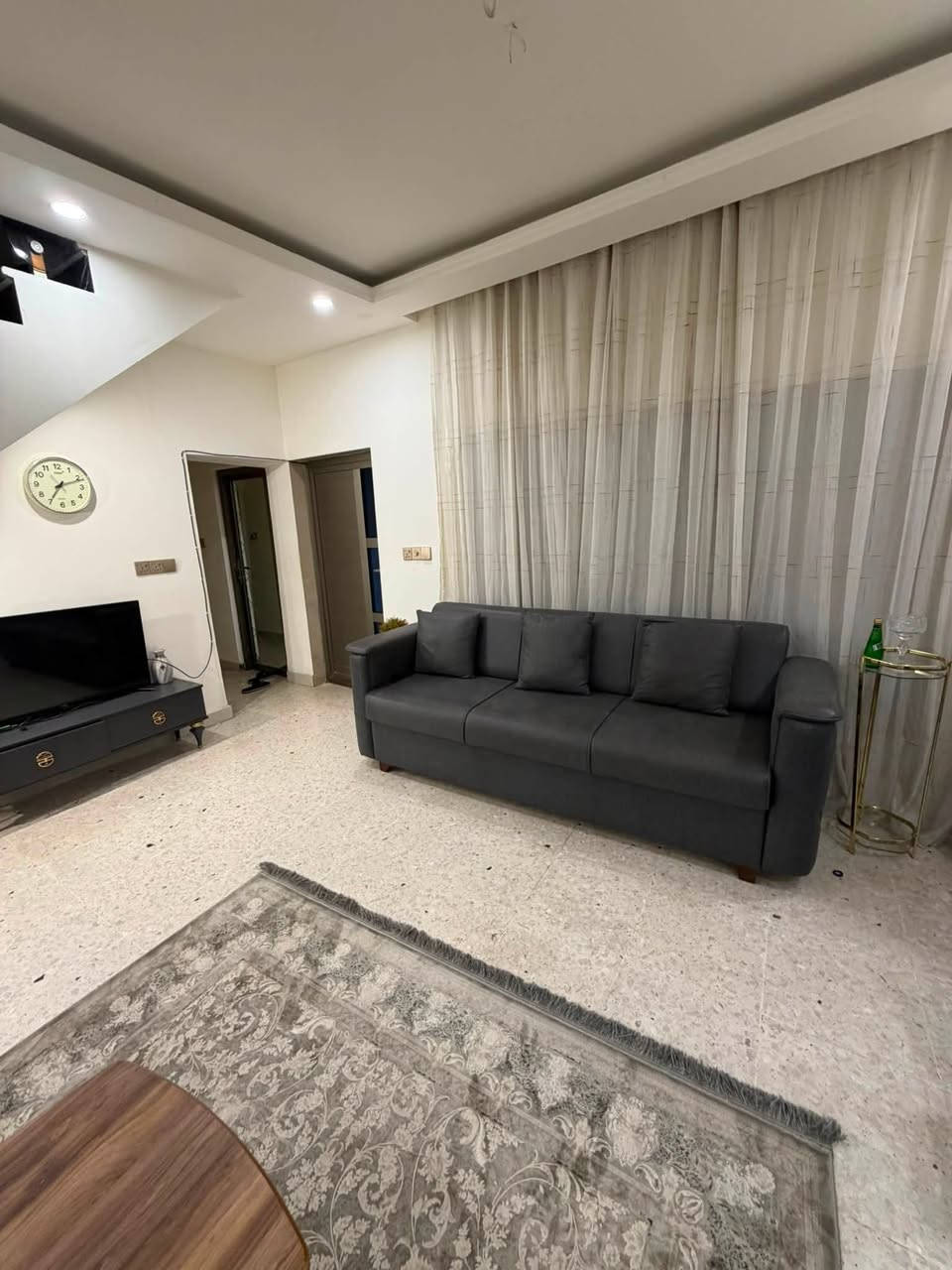 تم اعادة النشر دار للبيع طابووو صرف سند مستقل 📍في الدورة شارع 60 فرع اسواق حذيفة 
مساحة 200 متر
نزال20 متر
واجهه 10 متر
يحتوي على مطبخ مفتوح على صاله واسعه وصحيات 2 واستقبال كبير وغرف نوم 3 وسطح ناصي كبير وسطح عالي وحديقه واسعه ومنور كبير 
السعر 315 وبي مجال بسيط 
للاستفسار على الرقم مع صاحب الدار على الواتساب حصراًاًا
***********📍📍📍.
