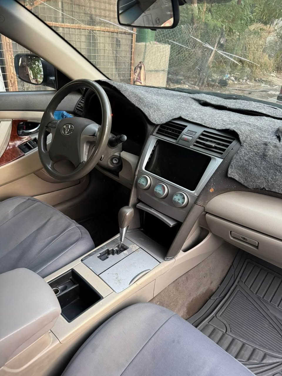 سلام وعليكم 
للبيع كامري موديل 2009 رقم بغداد بسمي السعر    (85وبيهه مجال )
السياره رقمهه مميز بغداد (1089)
السياره حلوه ونضيفه ومناقصهه شي من كير مكينه صدر حتى فيتم وباتري وراديتر مي كلهه جدد 
المكينه قبل فترا شديتهه 
بيهه صبغ جاملغ خلفي وباب 
وبل عراق بدلت بنيد وجاملغ امامي وبيهه تصليح بل مقدمه الغد الامامي 
مكاني الوزيريه 
*********** بغداد, العراق
