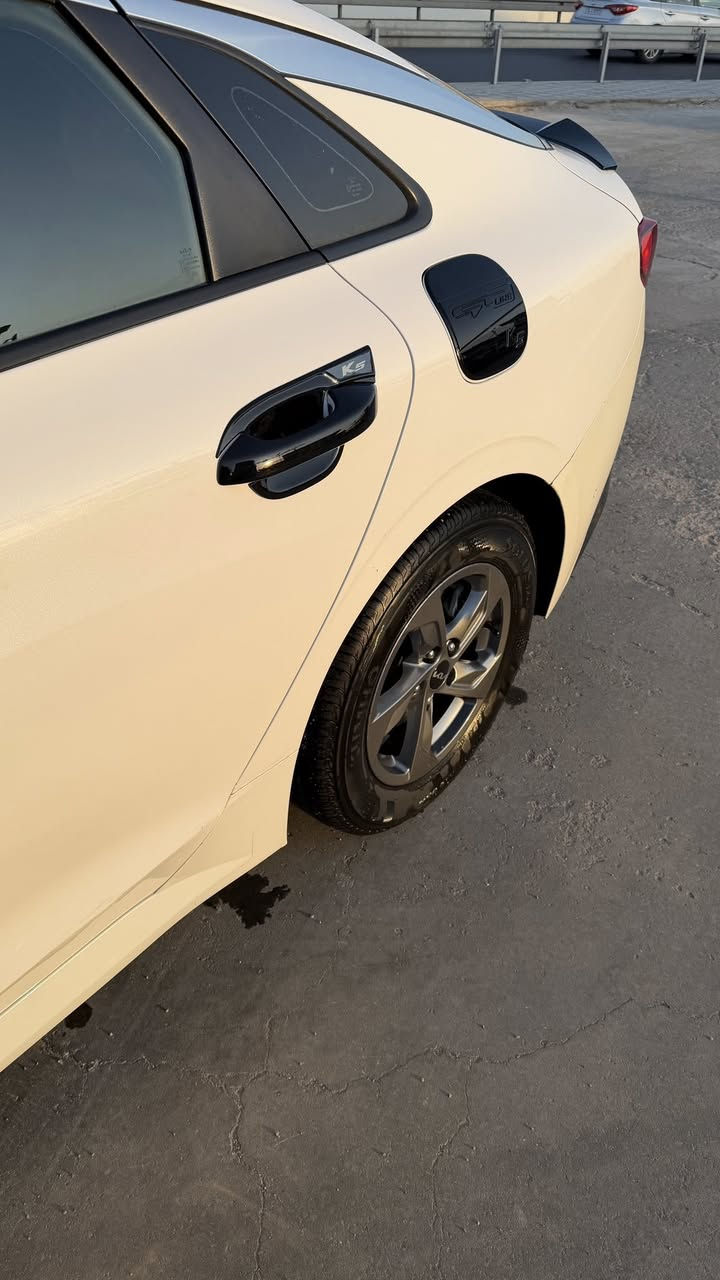 كي فايف 2023 فول موصفات وارد أمريكي بيها بارد الباب الخلفي
حساسات خلفي وأمامي وجوانب

نظام إنذارات بصمه تحكم سرعه ورادار

اربع فئات سرعه صندوق ذكي وباقي التفاصيل السعر 180 بيها مجال بسيط

الاتصال ***********
