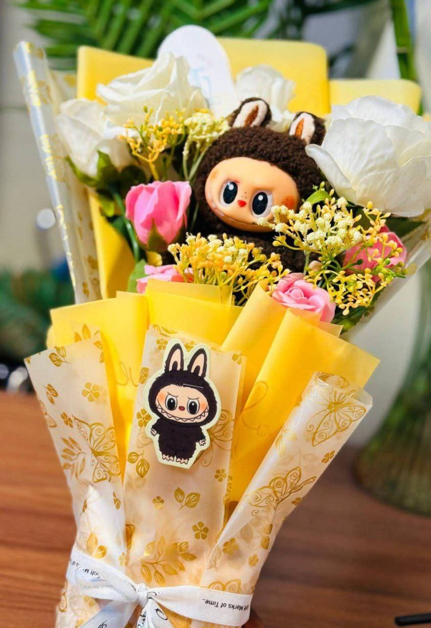 🎄هدايا رأس السنة الميلادية 🎁🎁بوكي لابوبو للحبيبة الغالية أو الأخت الحنونة…هذا لابوبو هذا شنو اليوم 😆💫هبة اللابوبو؟ جبناها… بس بطريقتنا الخاصة 😂😎

💐، لأن التريند ما يكمل بدون لمسة لابوبو ✨ فا سوينا الكم بوكي لابوبو “ورد أبيض ناعم يدل عالذوق العالي، ويجي ويا لعبة لابوبو تكسر الرسمية … هدية تخليك تكول أحبج بس بدون فلسفة 

💌وحتى نزيد المفاجأة ، لون لابوبو حسب الحظ +كل بوكي يجي ويا كارت عبارة تختارها بنفسك/ج 😘 

هدية تجمع البراءة والضحكة والمزاج الحلو بنفس الوقت…
لأن لابوبو يعرف شلون يخرب الروتين ويخلي اليوم كله فرح وضحك 😂💖
فرح طفلتك/او اختك او صديقتك او اي انسانه عزيزة على كلبج /كلبك🌷او خلو يومهم مميز وابدؤوا السنة بأحلى إحساس وياهم !"
🛑ملاحظة: الأبوبو الأصلي وليس المتوفر في الأسواق، لأن الجودة والتميّز أهم شيء!
سعر البوكي 16 الف فقط 
🚘يوجد خدمة توصيل لجميع محافظات العراق ٤ الاف🚘


**إذا كنت صاحب هذا الإعلان وتريد حذفه لأي سبب، رجاءا أرسل رسالة إلى الدعم الفني**