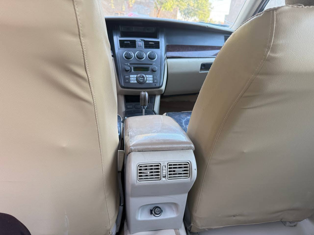 السلام عليكم رينو سافران 2011 السونار بالمنشور + بعد السونار اندحجت بجهه سايق وانصبغ الجاملغ والباب مكينة 2000 حدادية جديد مكينة وكير مكفولات
مكان السيارة الديوانية. ***********
