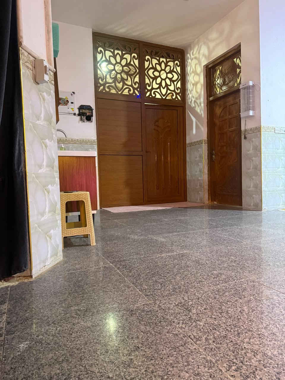 دار زراعي للبيع 
حي الامين قريب ع الشارع العام كلش 
المساحه 350 م
بيت حلوة ونفه كلش والاحلة بي حديقته كلش مرتبة ومساحتة كلش جبيرة وع شارعين 
وتبليط وخدمات كاملة وجاهز 
يحتوي ع 3غرف وصالة واستقبال ومطبخ وطارمتين وكراجين خلفي وأمامي 
مسلح وجاهز من كلشي 
للاستفسار 
***********
***********
مكتب أملأك للعقار العروبة شارع المتحف 
توجود عروض اخرى
