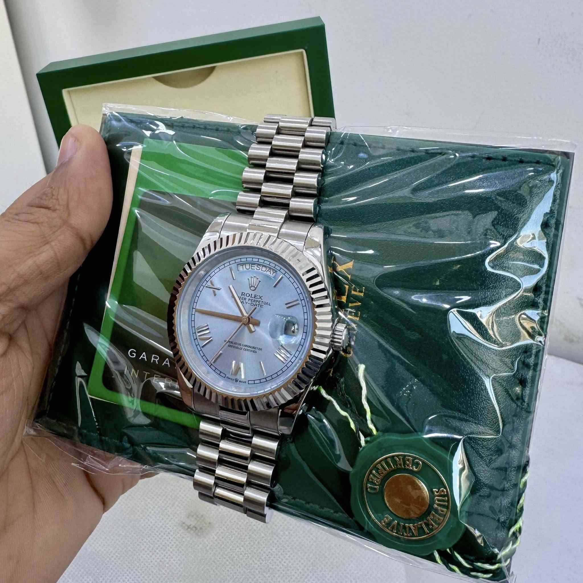 السلام عليكم
رولكس داي ديت
ماستر كوالتي (كوبي)
ملبوسه قليل ونظافه 98‎%‎
سير كامل مع الحلقات المصغره
75.000 مع التوصيل نهائي
استفسار خاص او ***********
