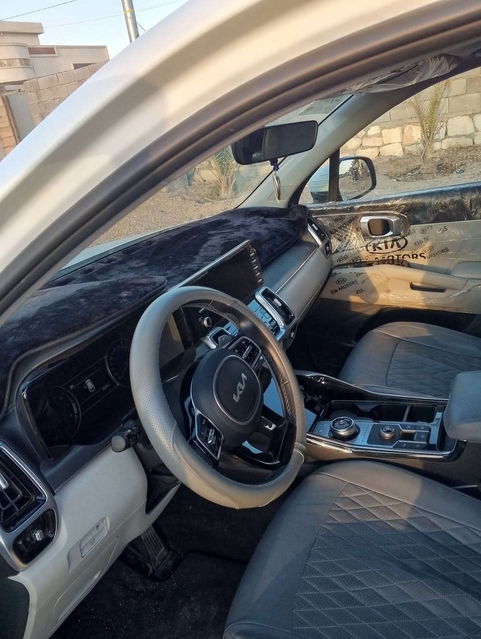 للبيع كيا سورنتو2023 محرك 6سلندر هاتف***********
