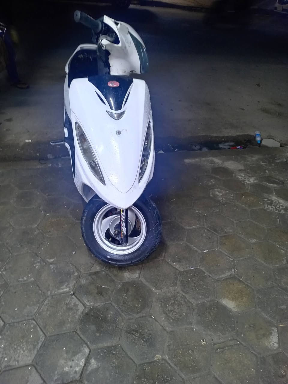 السلام عليكم شباب دراجه كامكو جي فور للبيع محرك مفتوح
الشراي يدخل خاص او يتصل سعرها 300وبيها مجال قليل ***********
