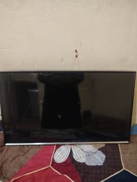 سامسونج • ٣٢ بوصة • مكسورة