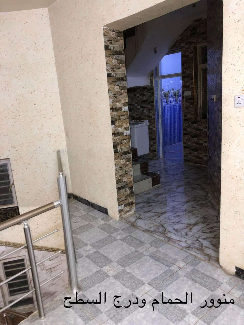 الدار البيع طابقين طابق الاول غرفه نوم وصاله ومطبخ حار وبارد واستقبال وحمام كبير وتواليت خارجي وكراج والطابق الثاني 3 غرف نوم وصاله وحمام ومخزن بل بيتونه كبير طابو صرف  المساحه 150 متر تفاصيل البناء موضحه بصور العنوان بغداد الشعلة ام نجم الاستفسار واتساب ***********
