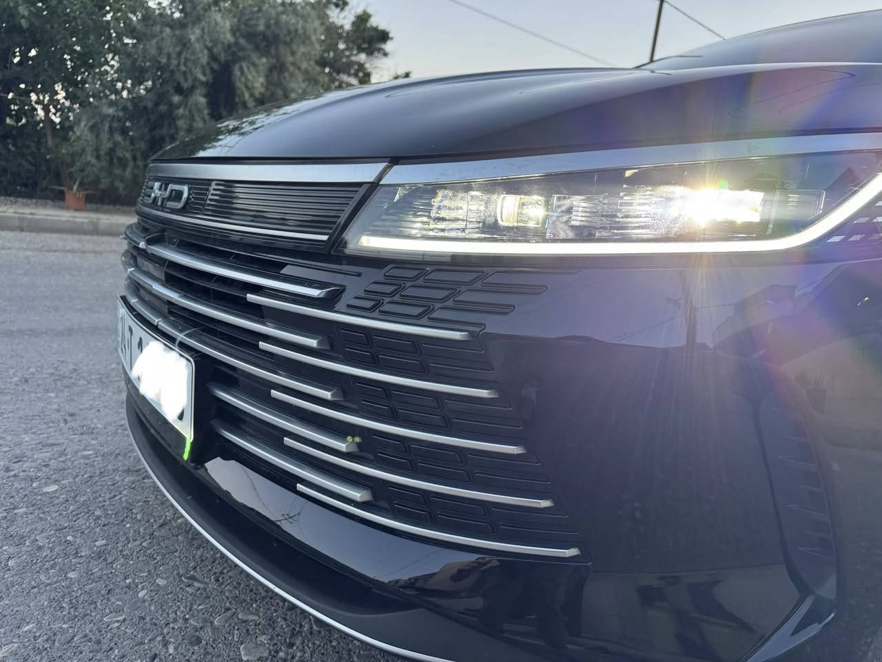 ***********
BYD ديستروي 2025 
‎المواصفات 
‎شاشة متحركة
 حساسات 
كاميرا خلفية
 مثبت سرعة 
كشنات جلد رياضي 
كير ماوس 
اوتو هولد 
لد امامي خلفي 
لايتات زنون  
انظمة قيادة
 وباقي المواصفات 
‎مكان السياره دهوك 
‎السعر 135 ورقه بي مجال
