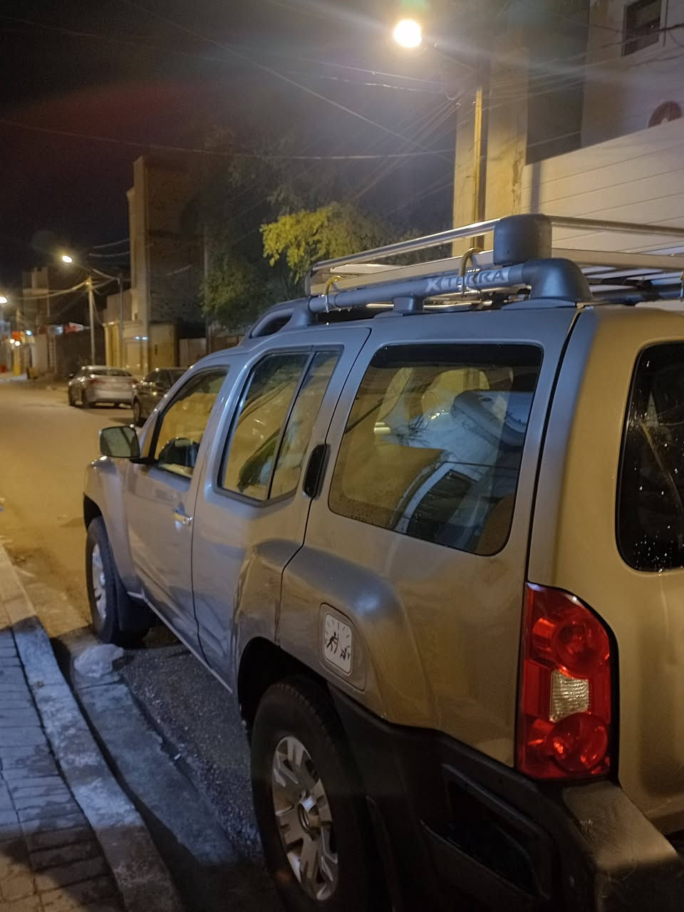 سلام عليكم نيسان اكستيره لبيع موديل 2008ورادخليجي مشروع وطني فورويل سياره خير من الله حداديه جديده محرك جديد سياره ما متعوبه بيهه منضومه غاز 80لتر تحكم مرايه حساسات كهربائيات كلهه كامله سياره نضيفه وماناقصهه برغي سعرهه85مكاني البصره القبله حي المهندسين رقم الهاتف ***********
