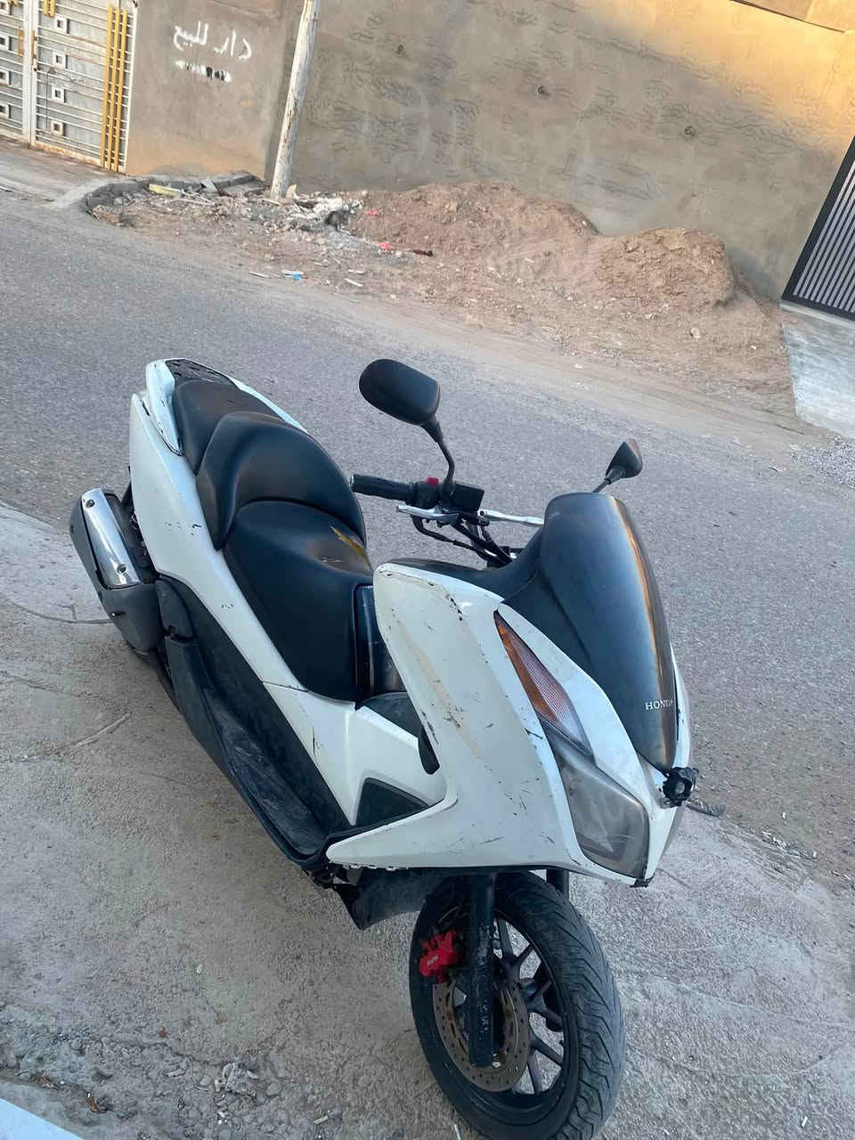 السلام عليكم فورزه 012 عميه مكينة برغي ممفتوح بيهه نقصهه فقط جامرلغ وموجوده بس شدهه الدراجه كلشي بيهه شغال اي نقص مابيهه السعر 1350وبيهه مجال ***********
