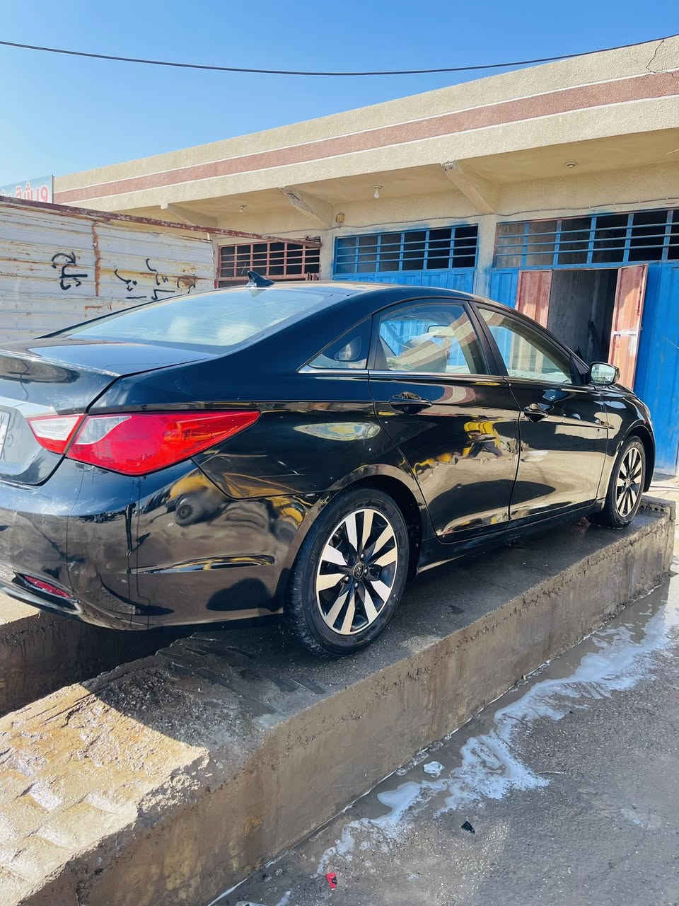 السلام عليكم للبيع سوناته مديل ١١ مضلع سياره جاهزه من كلشي محرك كير صدر تخم تاير كله جديد 
حدث من امريكه جاملغ وهنا بيهه طخه باب السايق مصبوغه الصفحه سياره حلوه ومال جناي 
رقم بغداد تحويل مباشر مكاني بغداد الجديده 
السعر ٨٥ 
تلفون ***********
