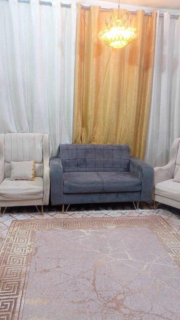 تخم 10 مقاعد
السعر 350وبي مجال بسيط 
اخو الجديد المكان بغداد الاتصال ع هذا الرقم ***********
