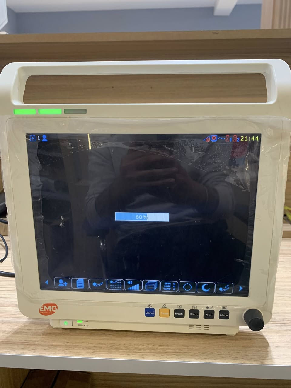 جهاز للبيع اعلى سعر ابيع للعلم الجهاز وحده بدون كيبلات فقط الجهاز وكيبل الكهرباء الي يفيده يجي خاص


**إذا كنت صاحب هذا الإعلان وتريد حذفه لأي سبب، رجاءا أرسل رسالة إلى الدعم الفني**