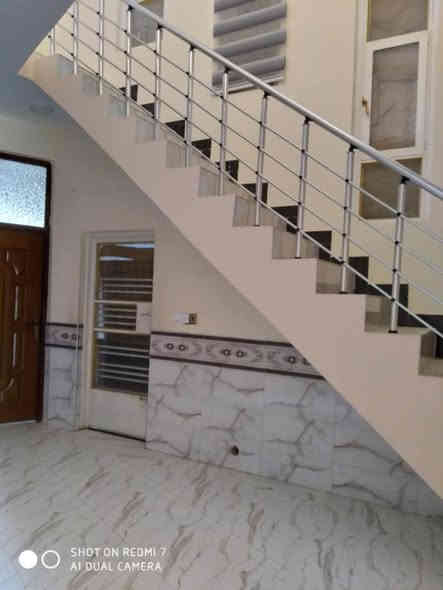 🛑 دار سكني  للبيع طابو صرف
المنطقة :  التقيه الثالثه قرب مطعم بغداد يبعد عن الشارع العام  100 متر 
المساحه :  100 متر ٥*٢٠ ✅  
        كونكريت مسلح                               
التفاصيل :  البيت طابقين 
البيت : الطابق الاول ❌
 استقبال ومطبخ  وصالة  وصحيات داخلية وخارجية 
وطابق ثاني❌ غرفة نوم وصالة وسطح    علما البيت فارغ وغير مسكون موجود السعر 110مع المجال واتساب     ***********  مكلفه بالنشر
