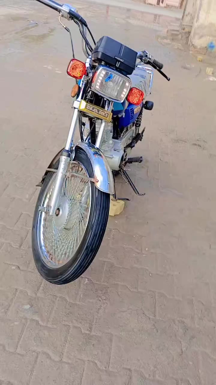 السلام عليكم دراجه 4كير اوراق  نوع المكينه ارشه دراجه كامله مابيه اي نقص مكينه مامفتوح دراجه موديل 19ول مكينه 21 مكانك نجف ابصخير شراي يتصل على رقم ***********
سعر 700وبيه مجال
