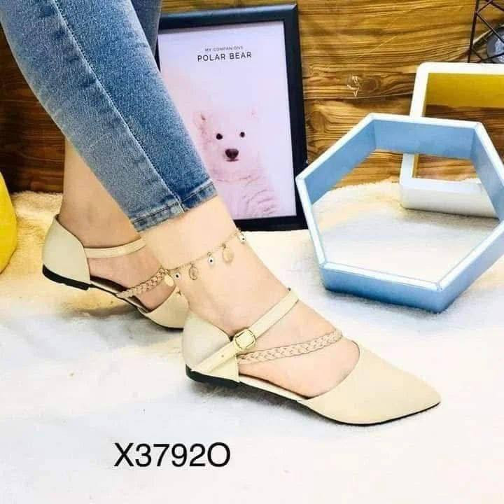 عرض خاص واسعار مناسبه جداا بيع بجمله فقط 🔥
👠سعر القطعه👠 ((4000)) 
🥿✨ الراحة والأناقة بسعر خيالي! ✨🥿
أحذية ناعمة ومريحة لكل يوم
🔹 تصميم عملي وأنيق
🔹 تناسب الجامعة، الدوام، والمشاوير
🔹 خامات مريحة وخفيفة

📦 توصيل لكل المحافظات بـ 5000 دينار فقط!

📲 احجزي الآن وخلي راحتك أولويتك 💖وتساب فقط ***********

#احذيه_فلات #راحة_واناقه #موضه#2026 #احذية_يومية #توصيل_لكل_المحافظات #احذية_بنات #فلات_راقي #ستايل_بناتي #عروض_الاحذية #تسوق_اونلاين
#احذيه_جمله
