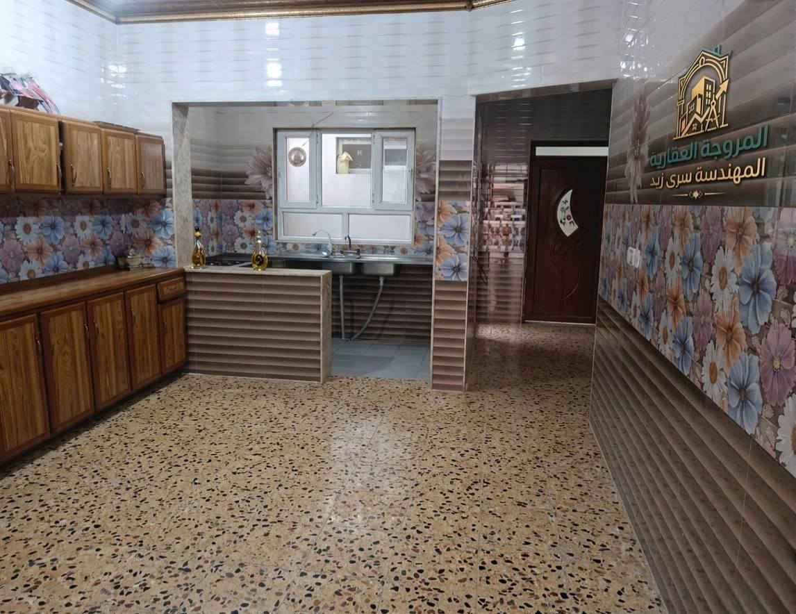 🏡 مـنـزل لـلـبـيـع فـي الـرشـيـديـة
• الأقـرب دالـة: شـارع الـروضـة
• الـسـنـد: زراعـي (ويـضـمـن وصـل بـلـديـة أيـضـاً)
• الـمـسـاحـة: 250 مـتـر
• الـوصـف: بـنـاء طـابـقـيـن
• الـطـابـق الأول: 3 غـرف نـوم ، اسـتـقـبـال ، هـول ، مـع كـافـة الـمـلـحـقـات.
• الـطـابـق الـثـانـي: شـقـتـيـن مـفـصـولات عـن بـعـض.

✉️ لـمـعـرفـة الـسـعـر: اكـتـب (تـم) فـي الـتـعـلـيـقـات، أو راسـل الـصـفـحـة لـعـرض عـقـاراتـكـم.

بإدارة الـمـروجـة الـعـقـاريـة الـمـهـنـدسـة سـرى زيـد🖋️


**إذا كنت صاحب هذا الإعلان وتريد حذفه لأي سبب، رجاءا أرسل رسالة إلى الدعم الفني**