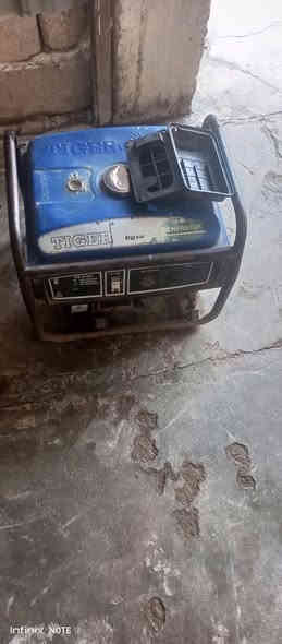 اعادة نشر بسبب الوعود الكاذبه
مولد تايكر شغال  2700

يولد 10 امبير   حط بانزين واسحب الحبل 

*********** رقم الهاتف 

السعر 100 الف
