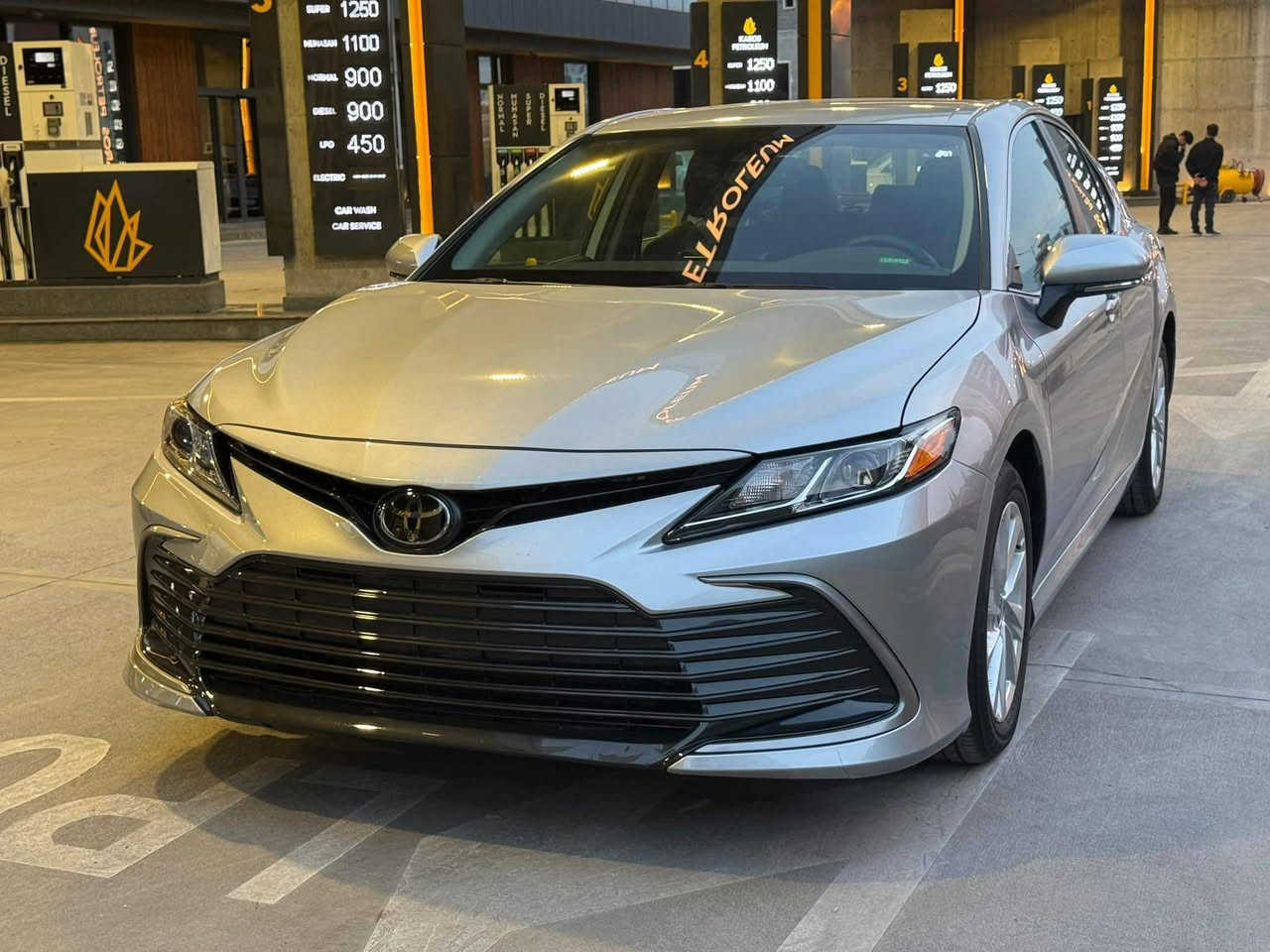 السلام عليكم 
للبيع 
كامري موديل 2023  مواصفات LE منفيس حره تترقم في جميع المحافظات ما عدا الاقليم دخول جديد
 ماشيه 26 الف ميل 
بدون صبغ بدون ايرباك حادثها خلفي تحت الدعاميه بدون صبغ
صور الضرر مرفق بالمنشور 
السعر 200 وبيها مجال 
عنوان السياره ناحيه الزاب قريه اصبيح تحتاني 
للاستفسار الاتصال على الرقم التالي 
‏‪0781 426 9470‬‏
