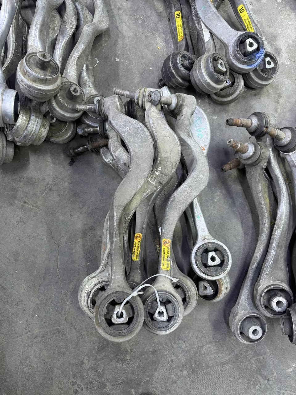 مساء الخير على جميع زبائن ادوات شيخ الجبل
تم وصول وجبه من حداديه الامامي 

ذراع مسنن وزيتي  باخره E65

ذراع E60 

ذراع E90

ذراع F10 وذراع  F01 و 2

البدي قديم ايضا متوفر 

اي قطعه ابداخل المنشور السعر 25000

يوجود توصيل لكافة المحافظات 

للحجز والاستفسار *********** ابو جبل 

متوفر ايضا مشط ستيرن باخره + E60 +E90  صقر

العنوان بغداد مجمع مشن @أبرز المعجبين
