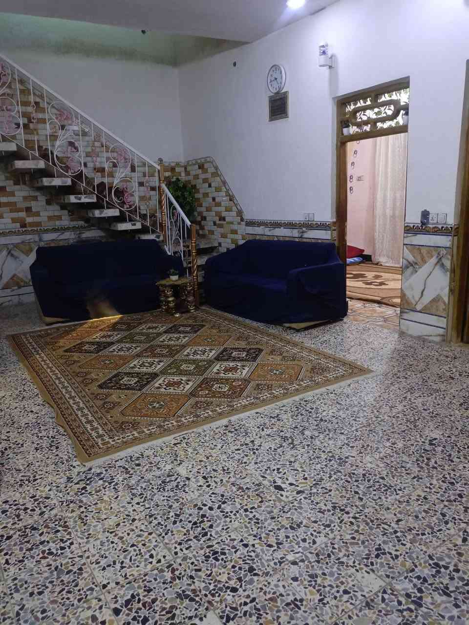 السلام عليكم بيت للبيع 200 متر طابو صرف بحي الفنانين يحتوي على غرفتين وصالة ومطبخ واستقبال يحتاج ترتيبات بسيطة بس 
للتواصل والاستفسار *********** موجود واتساب 
السعر 125
