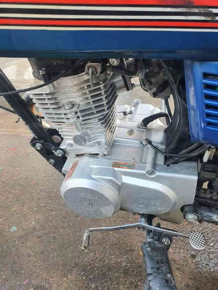 دراجة سونيك 4 كير محرك نضيف ما مفتوح صوته ناعم  بس بيها نقوصات دشبول ودبلات وماشة ووحدة من الاشاير واكعة مكاني دورة ميكانيك ***********
السعر 350 وبيه مجال تعال وتدلل
