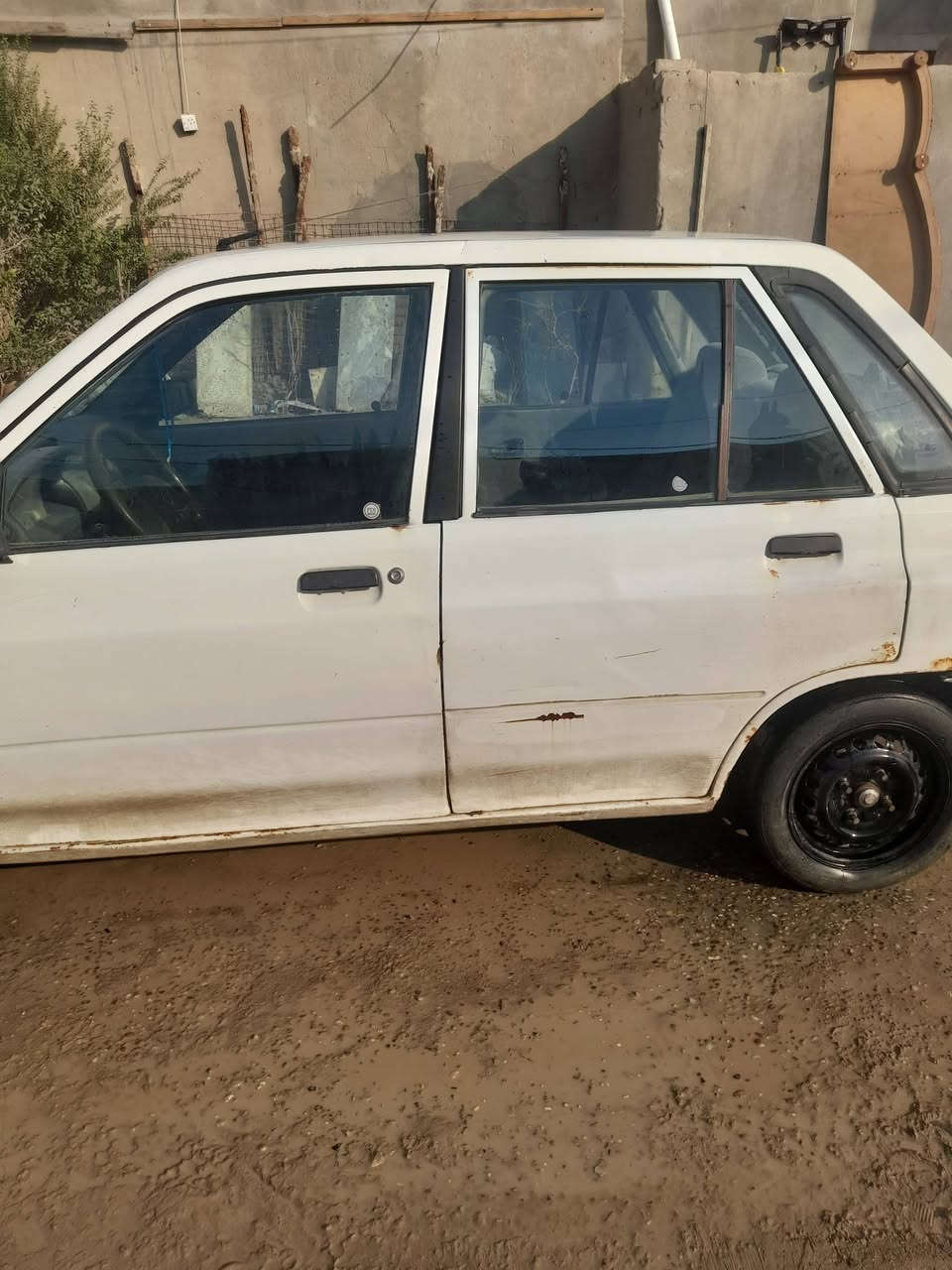 السلام عليكم
سايبا ٢٠١٤ ما مرقمه أوراق كامله تترقم كل المحافظات بأسم شركة ابن البلد ،،، محرك تمام كير تمام لكن مرات البك يفلت  ،،، السعر ١٨ ،،، ت *********** مكاني ديوانيه 
السعر ١٨
