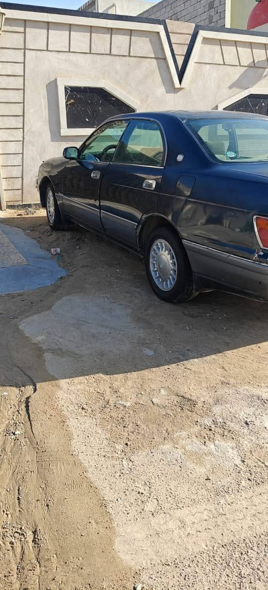 السلام عليكم بطه للبيع رقم مثنى سنويه 28 تنتهي تحويل بصره لان راعيها.يسكن البصرة. محرك يبخر كير جديد البدي للبيه ضربه.ولاصبغ.بس بيه جراد.السياره نقل فقط شغل عدل.السعر.26.قفل.حداه جديده.عنوان البصرة الشعيبه ت***********
