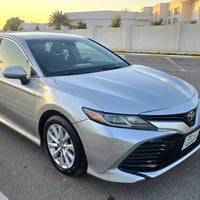 كامري LE • ٢٠١٨ • ٧٠ الف ميل