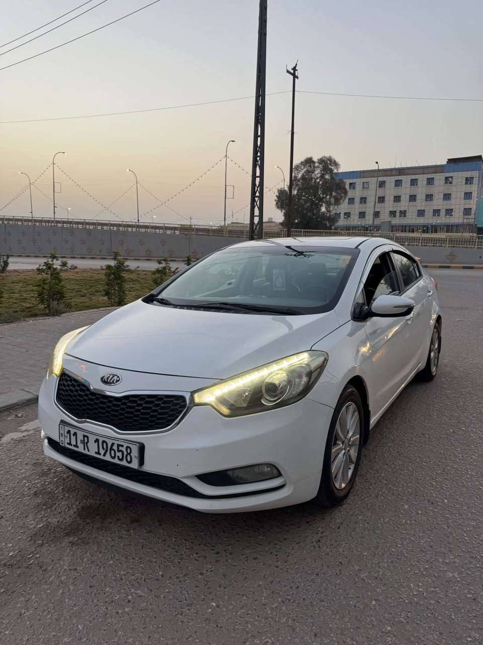 سلام عليكم 
كيا سيراتو  وارد خليجي  موديل 2014 
رقم بغداد انكليزي  بإسمنا (محرك 2000 ) 
بيهة ربع چاملغ امامي صبغ وطرف البنيد والباقي مكفول سيارة فول عدا البصمة 
جلد تبريد خلفي فتحة سقف مري شفط  داخل لونين 
مكاني النجف *********** النجف, العراق

