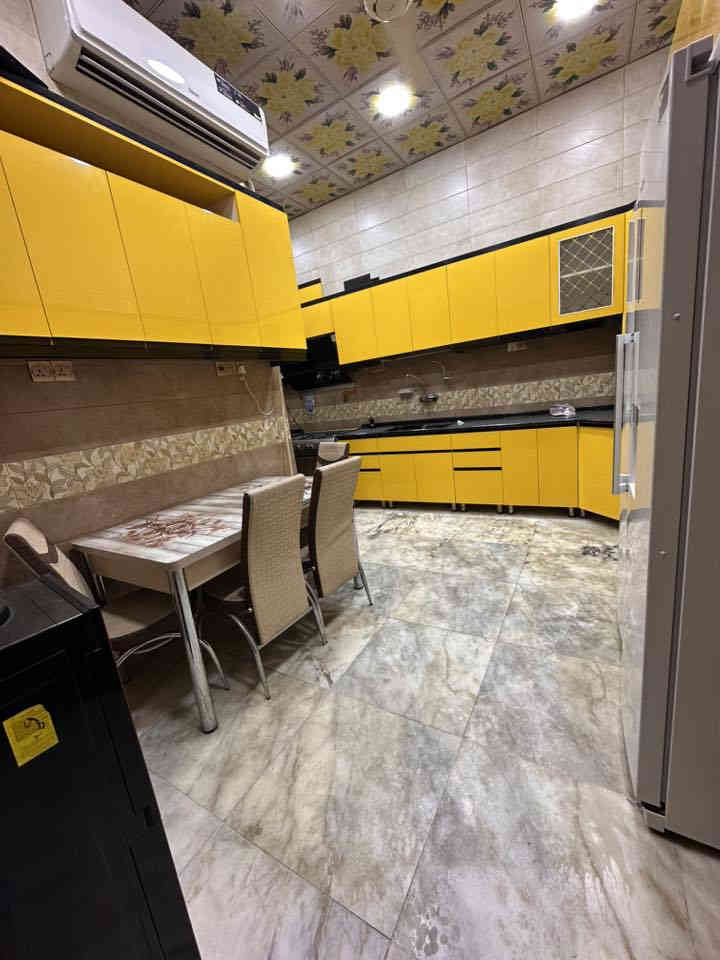 اللايجار ✅
————
دار 🏠 في كوت الحجاج 
مساحة ✏️ : 125 متر 
بناء سنت 2025 
طابقين يحتوي على اربع غرف نوم/ صالة / استقبال / مطبخ / صحيات عدد 3 / شارع عريض / يصلح لجميع انشطة تجارية
——————————————————————————
الاستفسار 
تصال على رقم هاتف
 *********** / عنوان لمكتب حي زهراء يم مستشفى نفط عقارات ابو انور 
————————————————
ملاحظة / لجميع زبائن عقارات ابو انور يتوفر جميع انواع العقار تجاري وسكني ويتوفر بنايات تجارية ومميز وبسعر معقول بوارد مميز جدا لبيع وايجار / يتوفر بيوت وشقق محلات طوابق مفتوحة لايجار ولبيع كذالك 
.
.
نستقبل جميع عروضكم عقارية لبيع وايجار
