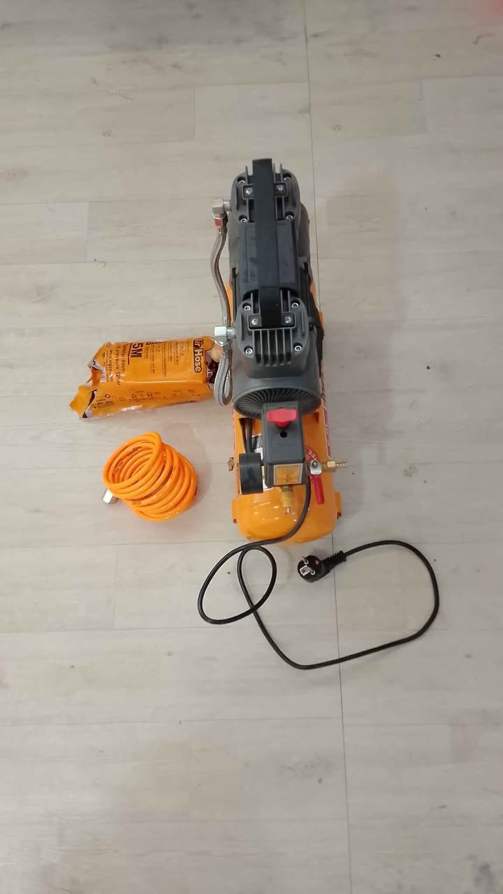 كمبريسر 6لتر كاتم للصوت جديد ما مستعمل سعر 95الف .مع صوندات.اربيل محلة هفالان. *********** أربيل, العراق
