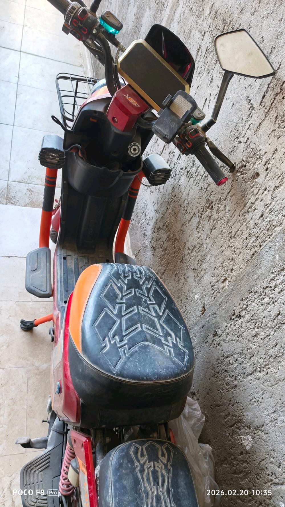 بغداد البلديات شارع المقدام..الدراجه نوع x900شحن ست بطاريات مستخدمه قليل..بيها عطل بسيط يتصلح..اللون احمر..تمشي 70كم..بالساعه الشاشه ديجتل.. تشغيل بالريموت والكارت..حاليا الدراجه عندي بالبيت...اللي يريد يشتري هلا بيه....