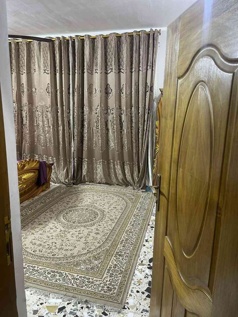 السلام وعليكم
بيت للبيع شارع احمد الوائلي قرب قصابه مسلم وإخوانه ثاني بيت عن الشارع المساحة ١٥٠ م الواجهه /١٥ النزال/١٠ يحتوي على ٤ غرف نوم واستقبال وصاله ومنور ومطبخ  للاستفسار الاتصال على الرقم *********** طابو صرف زراعي
