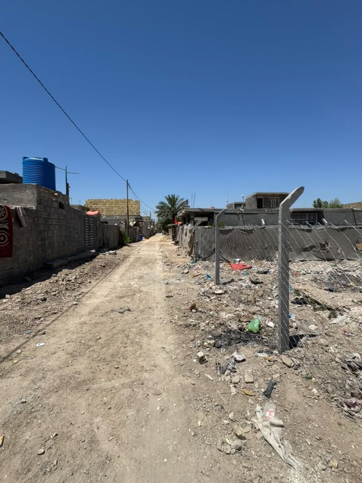 قطعه للبيع المساحه 250متر وجه 12ونزال 21متر طابو زراعي سند 25 تحويل مباشر
مسيجه بيأرسي وجاهزه صالحه للبناء خدمات المنطقه كامله الموقع بلورديه خارج قرب معمل ابوكيره ؟تبعد عن الشارع العام 150متر 
سعرها مناسب كلش 
لاستفسار اكثر ‭***********‬
