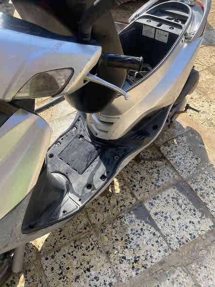 دراجه البيع سعر خاص شرط ما مفتوح بيه برقي واحد عوزه باتري تشتغل سلف وكرهبايات وبكان رفاعي يم سيد مناحي رقم ***********
